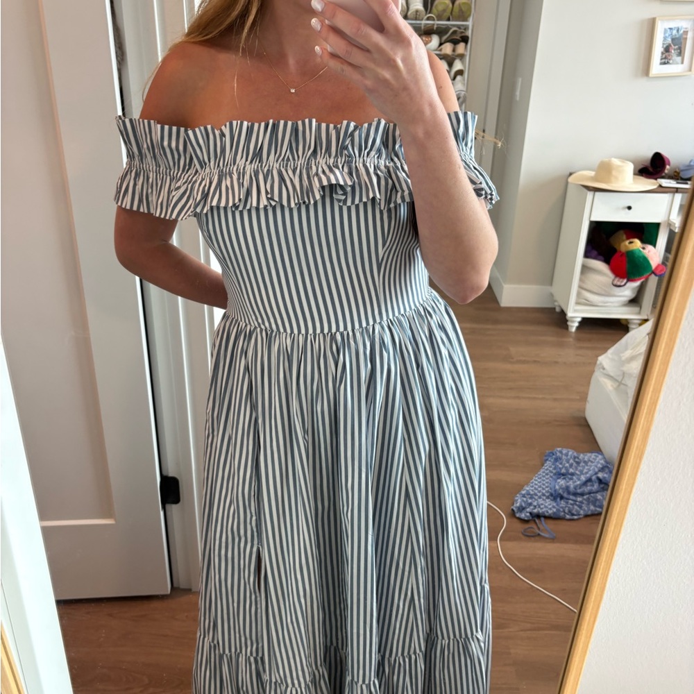 Super cute Abercrombie striped dress in medium! Worn once - Picture 2 of 3